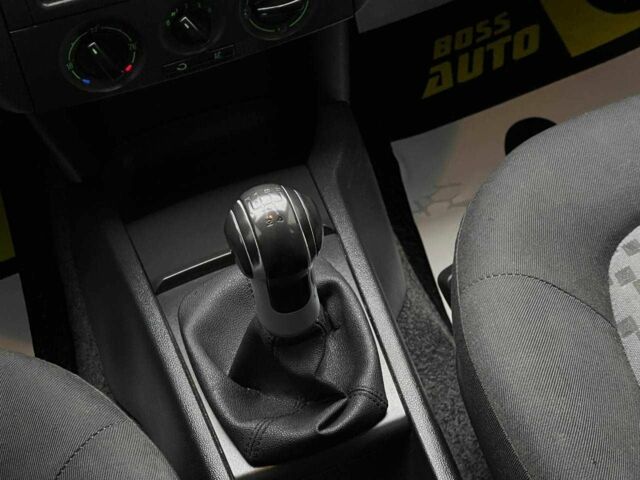 Серый Шкода Фабия, объемом двигателя 1.2 л и пробегом 208 тыс. км за 4000 $, фото 13 на Automoto.ua