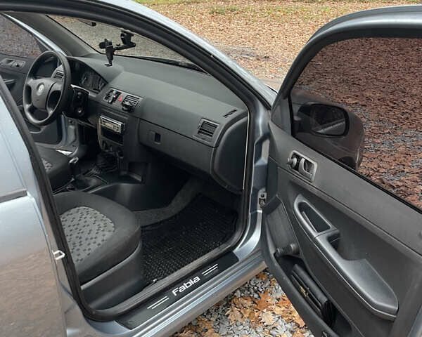 Серый Шкода Фабия, объемом двигателя 1.2 л и пробегом 91 тыс. км за 4300 $, фото 6 на Automoto.ua