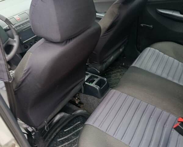 Серый Шкода Фабия, объемом двигателя 1.39 л и пробегом 184 тыс. км за 5000 $, фото 5 на Automoto.ua