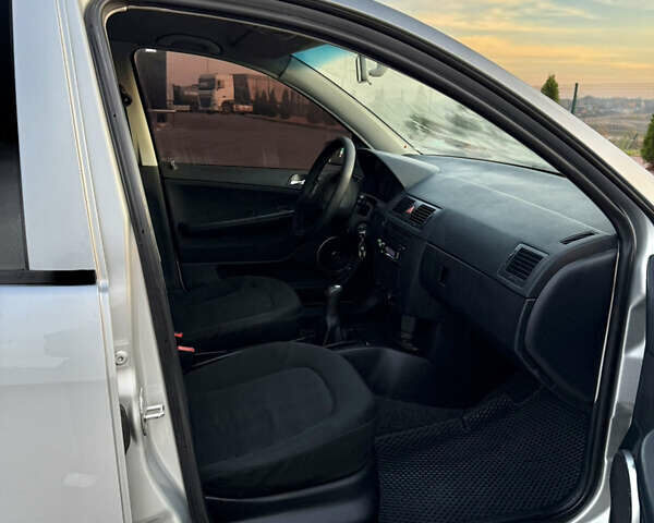 Сірий Шкода Фабія, об'ємом двигуна 1.39 л та пробігом 201 тис. км за 4200 $, фото 12 на Automoto.ua