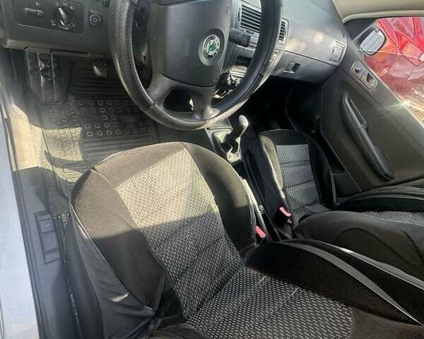 Серый Шкода Фабия, объемом двигателя 1.2 л и пробегом 133 тыс. км за 4000 $, фото 9 на Automoto.ua