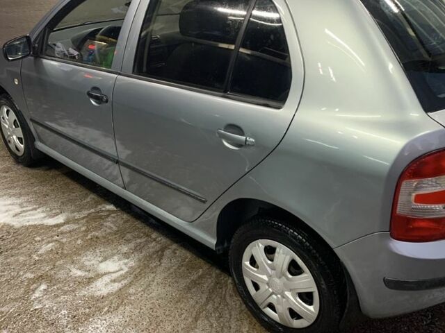 Серый Шкода Фабия, объемом двигателя 1.2 л и пробегом 257 тыс. км за 2950 $, фото 4 на Automoto.ua