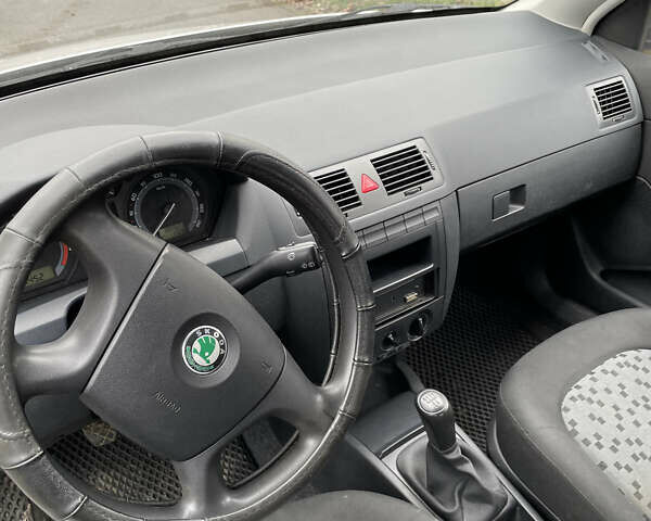 Серый Шкода Фабия, объемом двигателя 1.2 л и пробегом 89 тыс. км за 4700 $, фото 10 на Automoto.ua