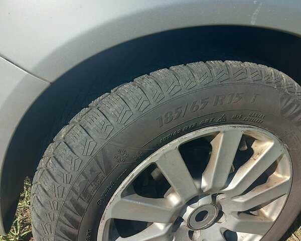 Серый Шкода Фабия, объемом двигателя 1.2 л и пробегом 280 тыс. км за 3600 $, фото 24 на Automoto.ua