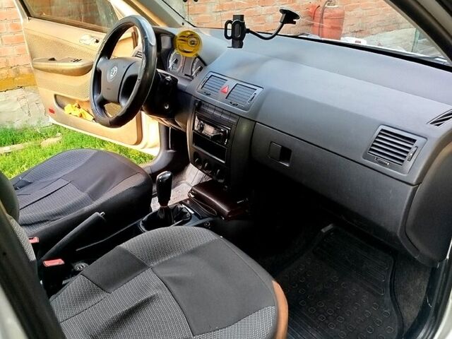 Серый Шкода Фабия, объемом двигателя 1.4 л и пробегом 343 тыс. км за 4000 $, фото 4 на Automoto.ua