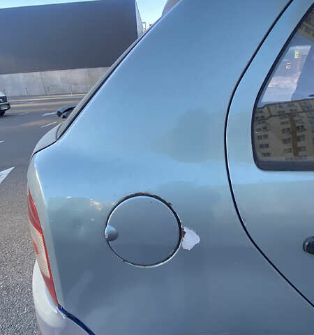 Серый Шкода Фабия, объемом двигателя 1.2 л и пробегом 200 тыс. км за 2375 $, фото 4 на Automoto.ua