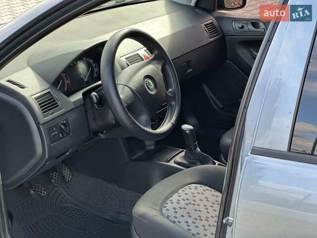 Шкода Фабія 2005 у Кропивницькому (Кіровограді) на Automoto.ua Сірий Шкода Фабія, об'ємом двигуна 1.2 л та пробігом 187 тис. км за 4100 $, фото 13 на Automoto.ua