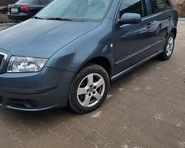 Сірий Шкода Фабія, об'ємом двигуна 1.2 л та пробігом 179 тис. км за 4100 $, фото 1 на Automoto.ua