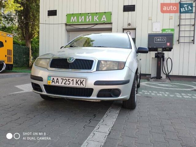 Серый Шкода Фабия, объемом двигателя 1.2 л и пробегом 185 тыс. км за 3500 $, фото 23 на Automoto.ua