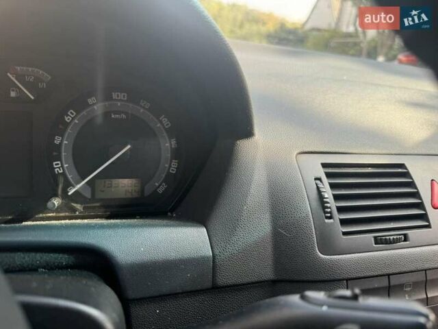 Серый Шкода Фабия, объемом двигателя 1.2 л и пробегом 133 тыс. км за 4000 $, фото 5 на Automoto.ua