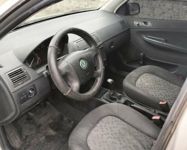 Серый Шкода Фабия, объемом двигателя 1.2 л и пробегом 290 тыс. км за 2900 $, фото 7 на Automoto.ua