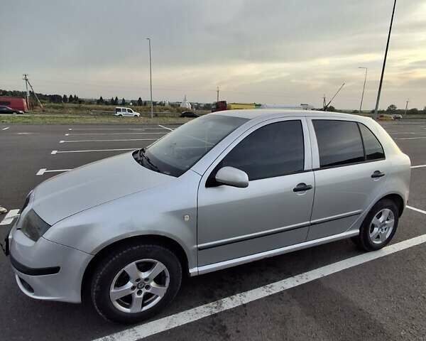Сірий Шкода Фабія, об'ємом двигуна 1.4 л та пробігом 267 тис. км за 3700 $, фото 1 на Automoto.ua