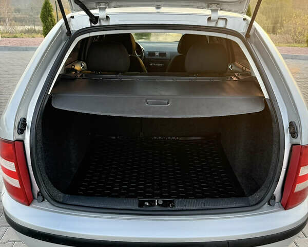 Сірий Шкода Фабія, об'ємом двигуна 1.39 л та пробігом 201 тис. км за 4200 $, фото 13 на Automoto.ua