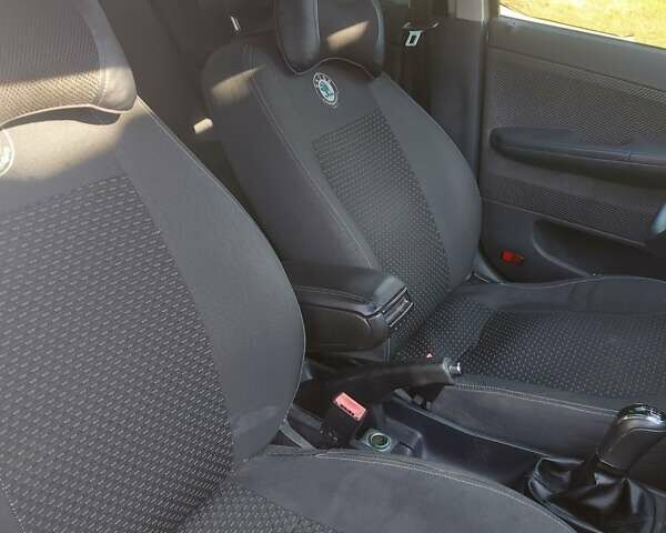 Серый Шкода Фабия, объемом двигателя 1.2 л и пробегом 280 тыс. км за 3600 $, фото 15 на Automoto.ua