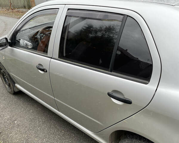 Серый Шкода Фабия, объемом двигателя 1.2 л и пробегом 89 тыс. км за 4700 $, фото 3 на Automoto.ua