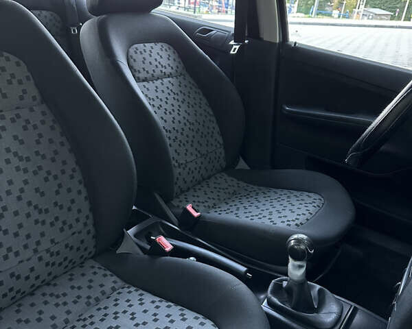 Сірий Шкода Фабія, об'ємом двигуна 1.39 л та пробігом 197 тис. км за 3950 $, фото 78 на Automoto.ua