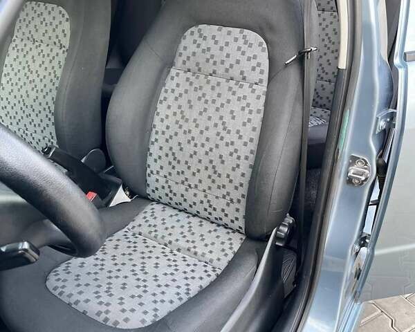 Сірий Шкода Фабія, об'ємом двигуна 1.2 л та пробігом 187 тис. км за 4300 $, фото 9 на Automoto.ua
