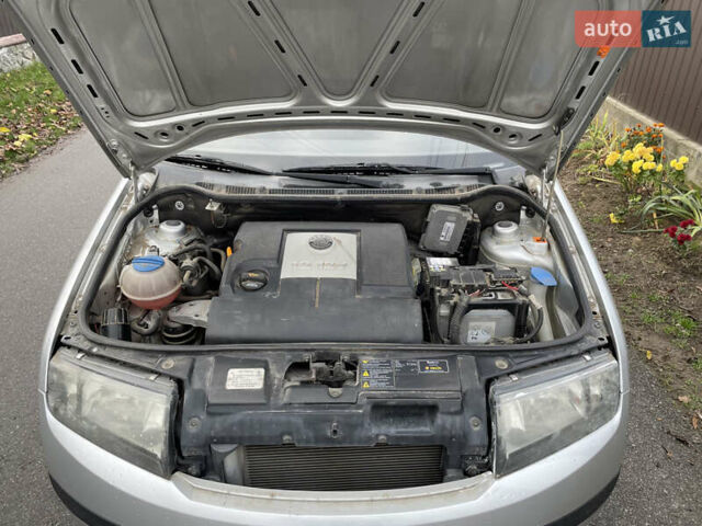 Серый Шкода Фабия, объемом двигателя 1.2 л и пробегом 89 тыс. км за 4700 $, фото 13 на Automoto.ua