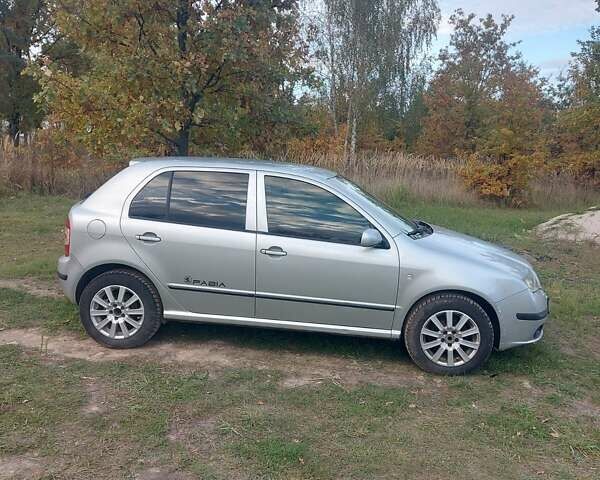 Серый Шкода Фабия, объемом двигателя 1.2 л и пробегом 280 тыс. км за 3600 $, фото 4 на Automoto.ua