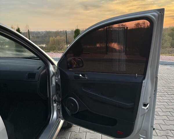 Сірий Шкода Фабія, об'ємом двигуна 1.39 л та пробігом 201 тис. км за 4200 $, фото 11 на Automoto.ua