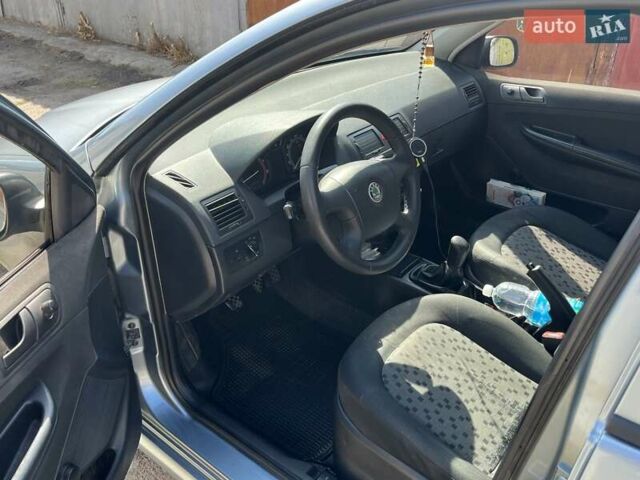 Сірий Шкода Фабія, об'ємом двигуна 1.2 л та пробігом 288 тис. км за 3300 $, фото 11 на Automoto.ua
