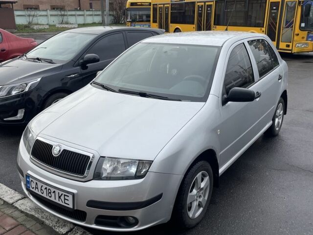 Сірий Шкода Фабія, об'ємом двигуна 1.2 л та пробігом 285 тис. км за 3900 $, фото 1 на Automoto.ua