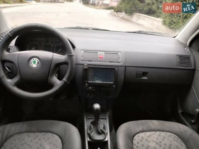 Серый Шкода Фабия, объемом двигателя 1.2 л и пробегом 290 тыс. км за 2900 $, фото 1 на Automoto.ua