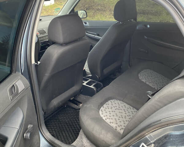 Серый Шкода Фабия, объемом двигателя 1.2 л и пробегом 207 тыс. км за 4000 $, фото 11 на Automoto.ua