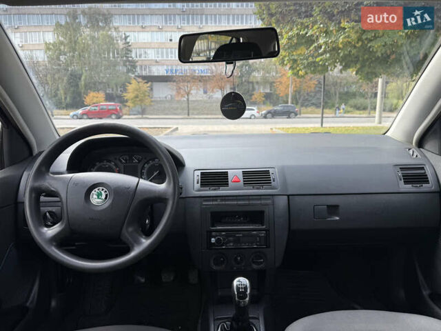 Сірий Шкода Фабія, об'ємом двигуна 1.2 л та пробігом 171 тис. км за 4800 $, фото 39 на Automoto.ua