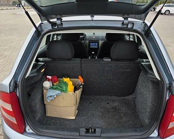 Серый Шкода Фабия, объемом двигателя 1.4 л и пробегом 232 тыс. км за 4500 $, фото 17 на Automoto.ua