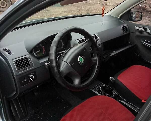 Серый Шкода Фабия, объемом двигателя 1.2 л и пробегом 290 тыс. км за 2999 $, фото 36 на Automoto.ua