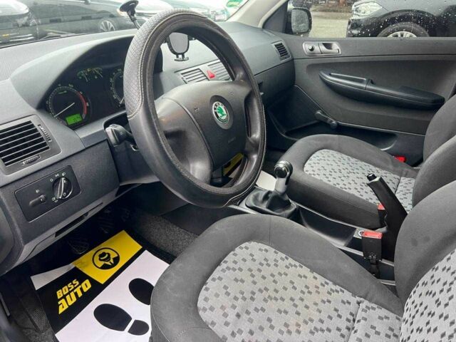 Серый Шкода Фабия, объемом двигателя 1.2 л и пробегом 208 тыс. км за 4000 $, фото 8 на Automoto.ua