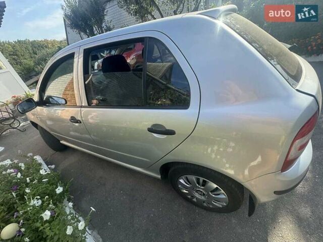 Серый Шкода Фабия, объемом двигателя 1.2 л и пробегом 133 тыс. км за 4000 $, фото 3 на Automoto.ua