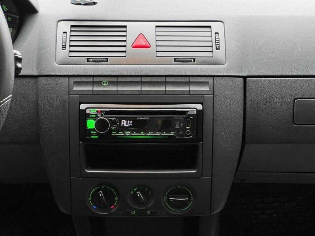 Серый Шкода Фабия, объемом двигателя 1.2 л и пробегом 208 тыс. км за 4000 $, фото 12 на Automoto.ua