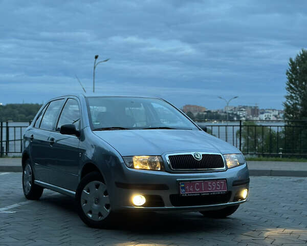 Сірий Шкода Фабія, об'ємом двигуна 1.39 л та пробігом 197 тис. км за 3950 $, фото 2 на Automoto.ua