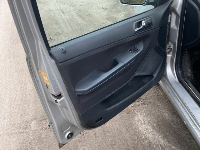 Серый Шкода Фабия, объемом двигателя 1.9 л и пробегом 380 тыс. км за 1450 $, фото 7 на Automoto.ua