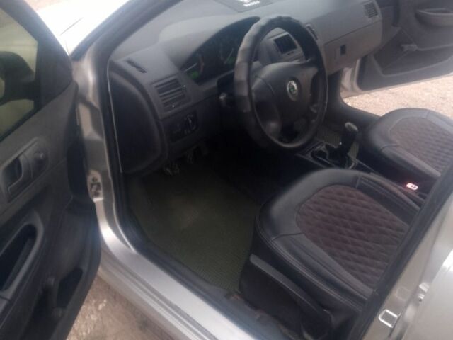 Серый Шкода Фабия, объемом двигателя 1.2 л и пробегом 250 тыс. км за 2300 $, фото 15 на Automoto.ua