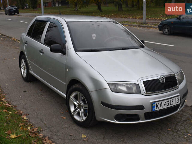 Серый Шкода Фабия, объемом двигателя 1.2 л и пробегом 240 тыс. км за 3500 $, фото 1 на Automoto.ua