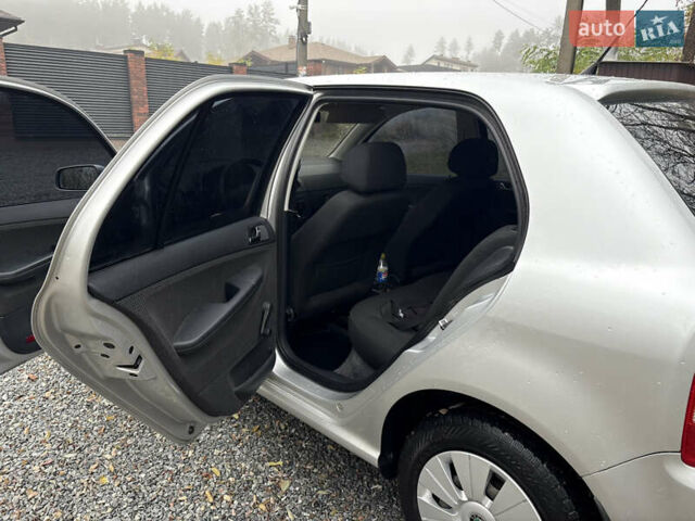Серый Шкода Фабия, объемом двигателя 1.4 л и пробегом 147 тыс. км за 5600 $, фото 16 на Automoto.ua