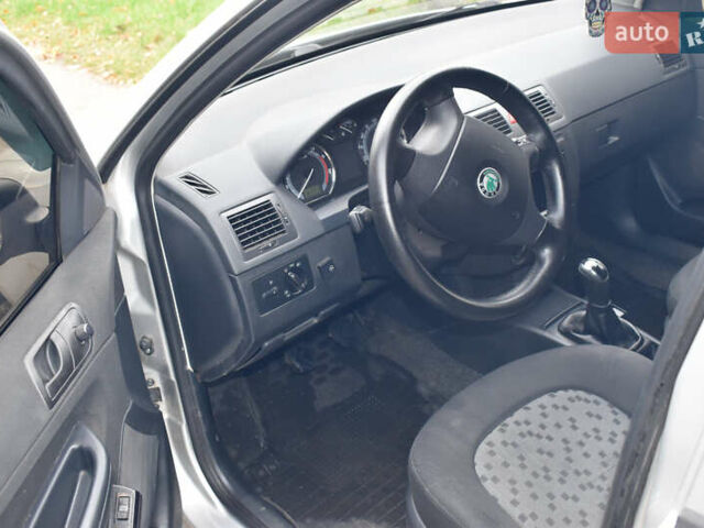 Серый Шкода Фабия, объемом двигателя 1.2 л и пробегом 240 тыс. км за 3500 $, фото 16 на Automoto.ua