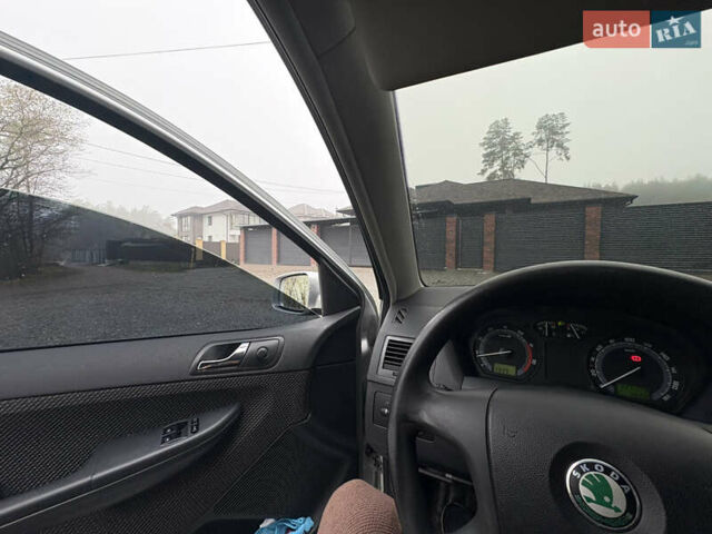 Серый Шкода Фабия, объемом двигателя 1.4 л и пробегом 147 тыс. км за 5600 $, фото 42 на Automoto.ua