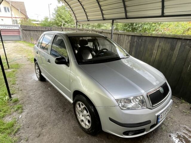 Серый Шкода Фабия, объемом двигателя 1.2 л и пробегом 227 тыс. км за 3500 $, фото 1 на Automoto.ua