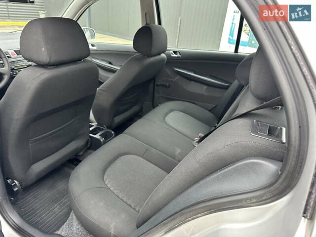 Сірий Шкода Фабія, об'ємом двигуна 1.4 л та пробігом 178 тис. км за 3899 $, фото 22 на Automoto.ua
