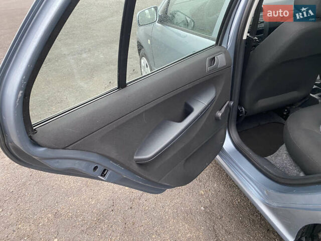 Серый Шкода Фабия, объемом двигателя 1.4 л и пробегом 96 тыс. км за 4900 $, фото 17 на Automoto.ua