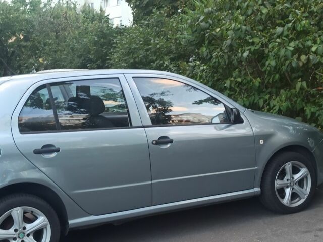 Серый Шкода Фабия, объемом двигателя 1.2 л и пробегом 213 тыс. км за 3250 $, фото 2 на Automoto.ua