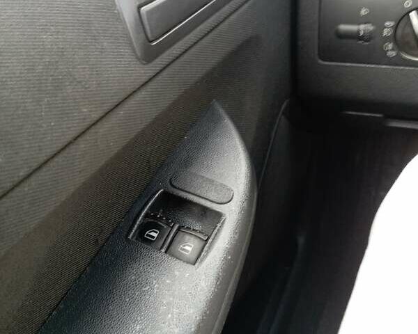 Серый Шкода Фабия, объемом двигателя 1.2 л и пробегом 125 тыс. км за 3500 $, фото 10 на Automoto.ua