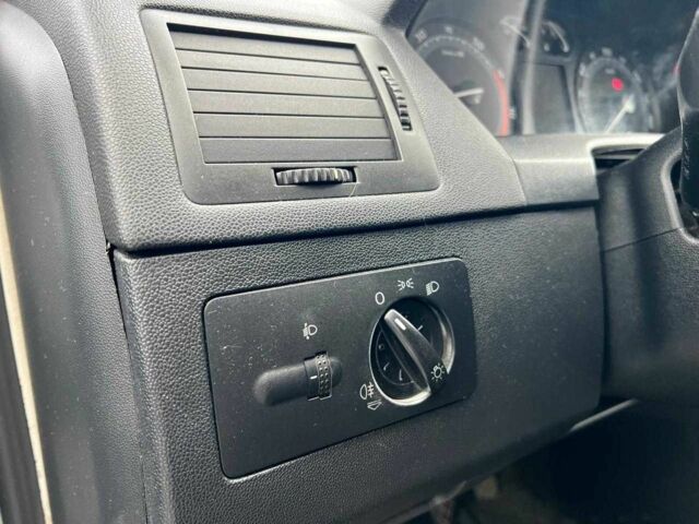 Серый Шкода Фабия, объемом двигателя 1.2 л и пробегом 243 тыс. км за 3390 $, фото 13 на Automoto.ua