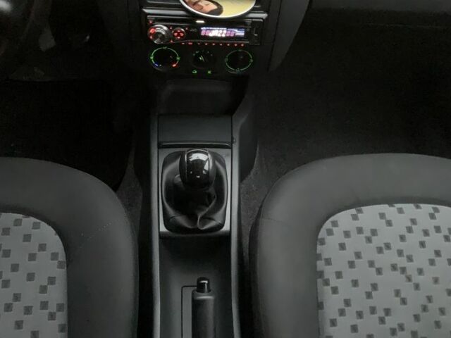 Серый Шкода Фабия, объемом двигателя 1.2 л и пробегом 178 тыс. км за 2500 $, фото 11 на Automoto.ua