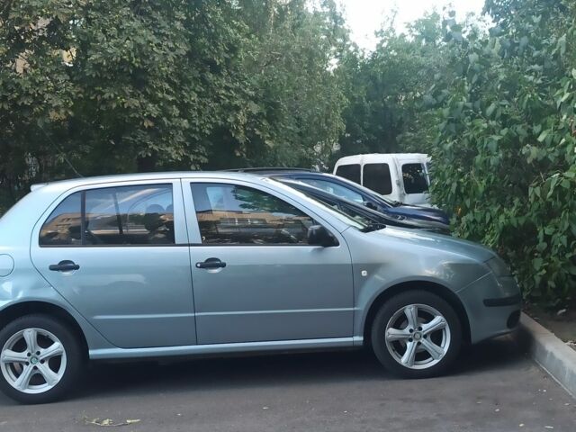 Серый Шкода Фабия, объемом двигателя 1.2 л и пробегом 213 тыс. км за 3250 $, фото 1 на Automoto.ua