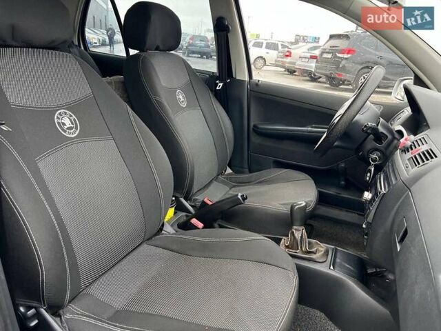 Серый Шкода Фабия, объемом двигателя 1.2 л и пробегом 243 тыс. км за 3390 $, фото 31 на Automoto.ua